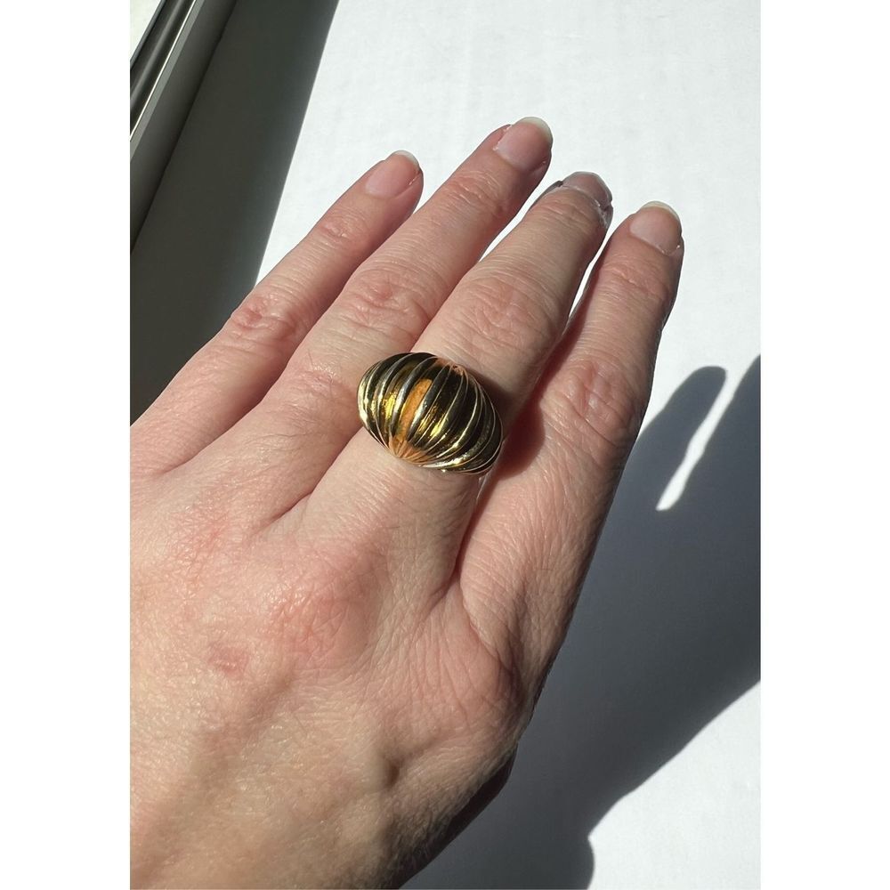 Large chunky statement gold tone fashion ring, size 7.5